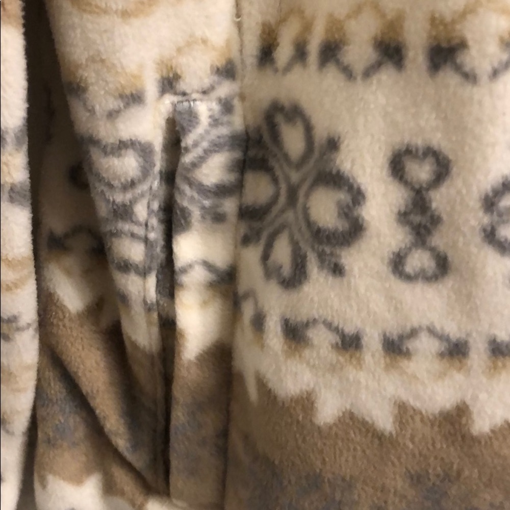 Fluffy Jacket - Picture 2 of 4